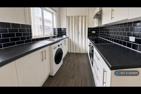 3 bedroom flat to rent, Mcconnell House, London, SW8
