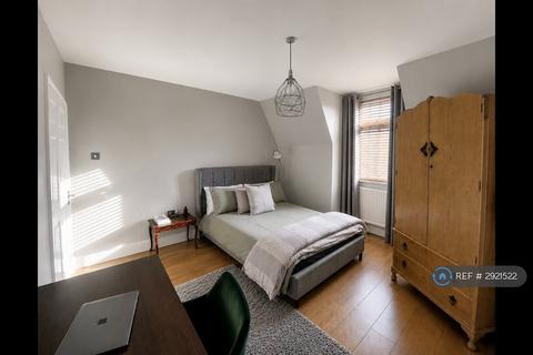 1 bedroom in a flat share to rent, North Harrow, Harrow, HA2