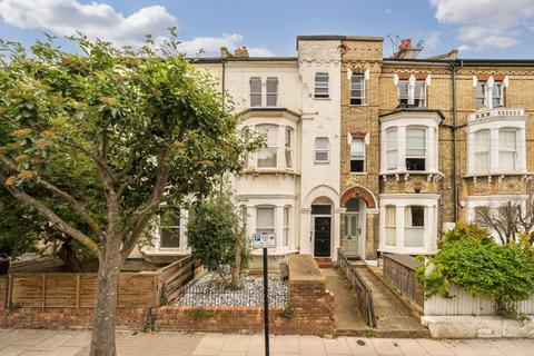 2 bedroom flat for sale, Endlesham Road, London SW12