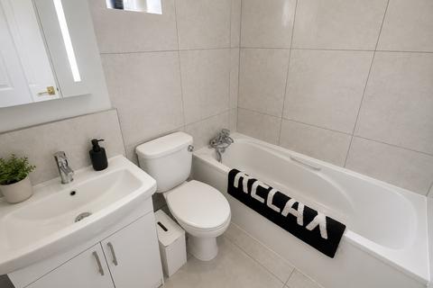 2 bedroom end of terrace house for sale, Farmbrook, Luton, Bedfordshire, LU2 7SQ