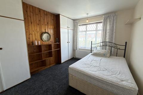 1 bedroom in a house share to rent, Darcy Road, London SW16
