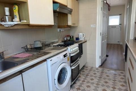 1 bedroom in a house share to rent, Darcy Road, London SW16