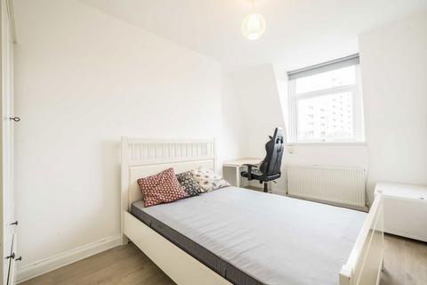 2 bedroom flat for sale, Mill Hill Road, London W3
