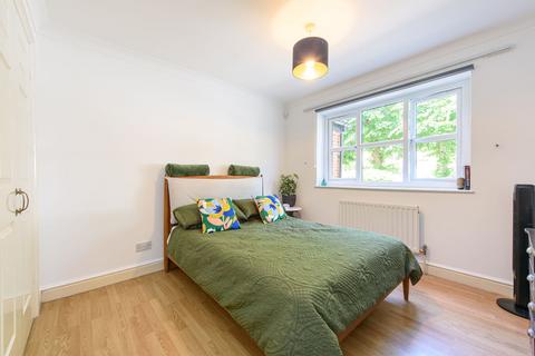 Friern Park N12, North Finchley, London, N12