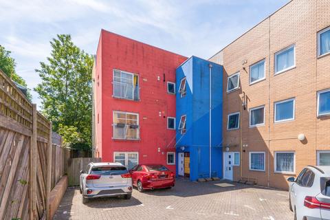 1 bedroom flat for sale, Mayday Road, Thornton Heath, CR7