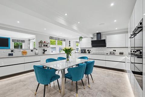 5 bedroom detached house for sale, Almond Grove, Hempstead,