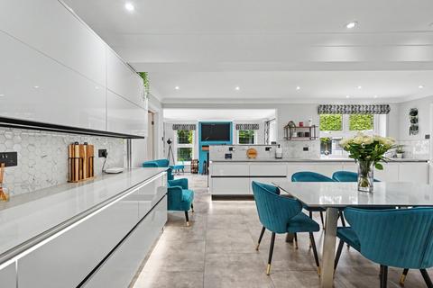 5 bedroom detached house for sale, Almond Grove, Hempstead,