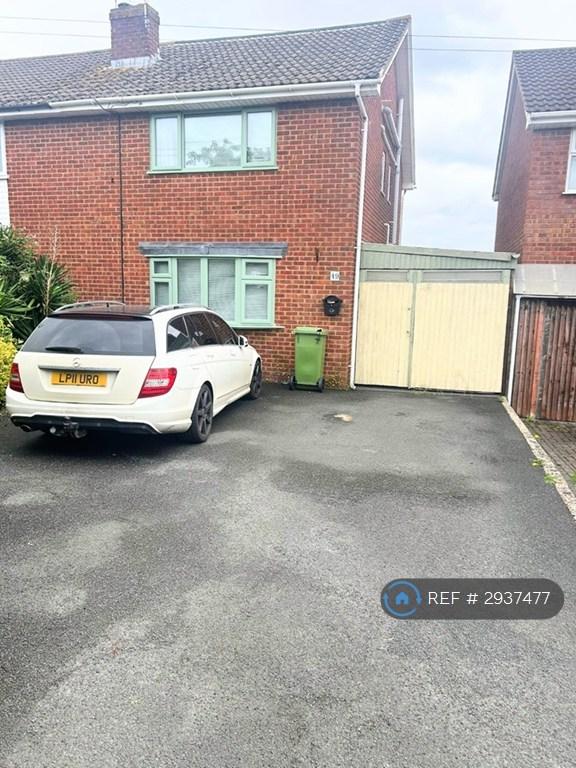 4 bedroom semi-detached house to rent