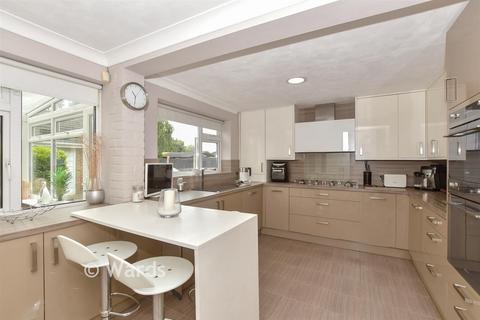 4 bedroom detached house for sale, Manwood Close, Sittingbourne ME10