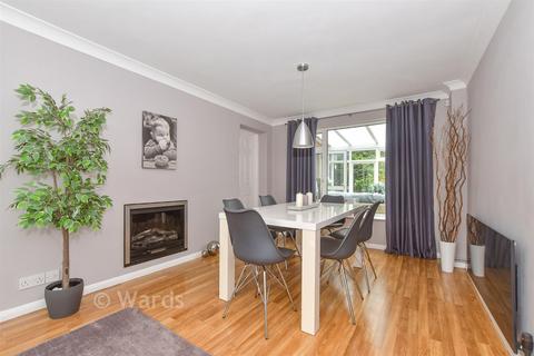 4 bedroom detached house for sale, Manwood Close, Sittingbourne ME10