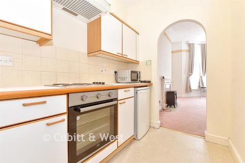 Apartment - Carlton Court, Southsea PO5