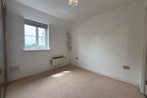 2 bedroom flat to rent, Eaton Avenue, Taplow, SL1 6EZ