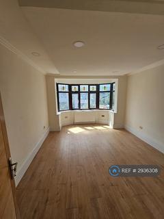 1 bedroom in a house share to rent, Exeter Gardens, Ilford, IG1