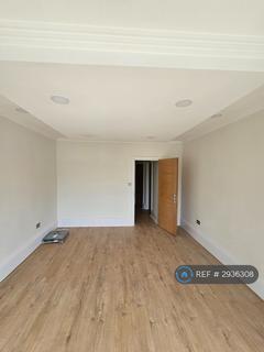 1 bedroom in a house share to rent, Exeter Gardens, Ilford, IG1