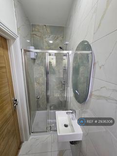 1 bedroom in a house share to rent, Exeter Gardens, Ilford, IG1