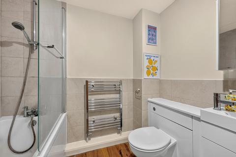 2 bedroom flat for sale, Calder Court, 253 Rotherhithe Street, London, SE16