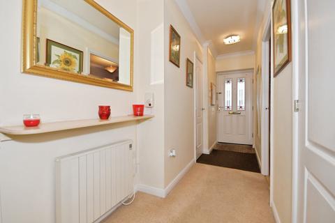 2 bedroom flat for sale, Nightingale Close, Chesterfield, Derbyshire, S41