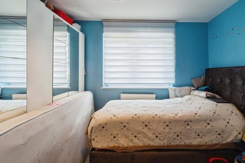 2 bedroom flat for sale, Hawker Place, Walthamstow, E17