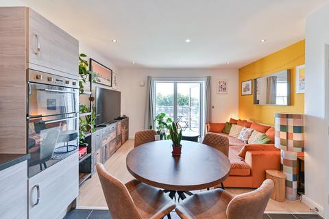 2 bedroom flat for sale, Arundel House, Walthamstow, London, E17