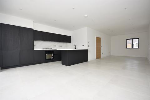 4 bedroom semi-detached house for sale, The Sidings, Margate