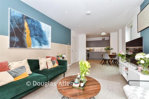 2 bedroom flat for sale, Centenary House, London E4