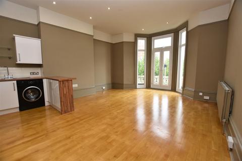 3 bed flat/apartment for rent in Pevensey Road, St Leonards-On-Sea TN38