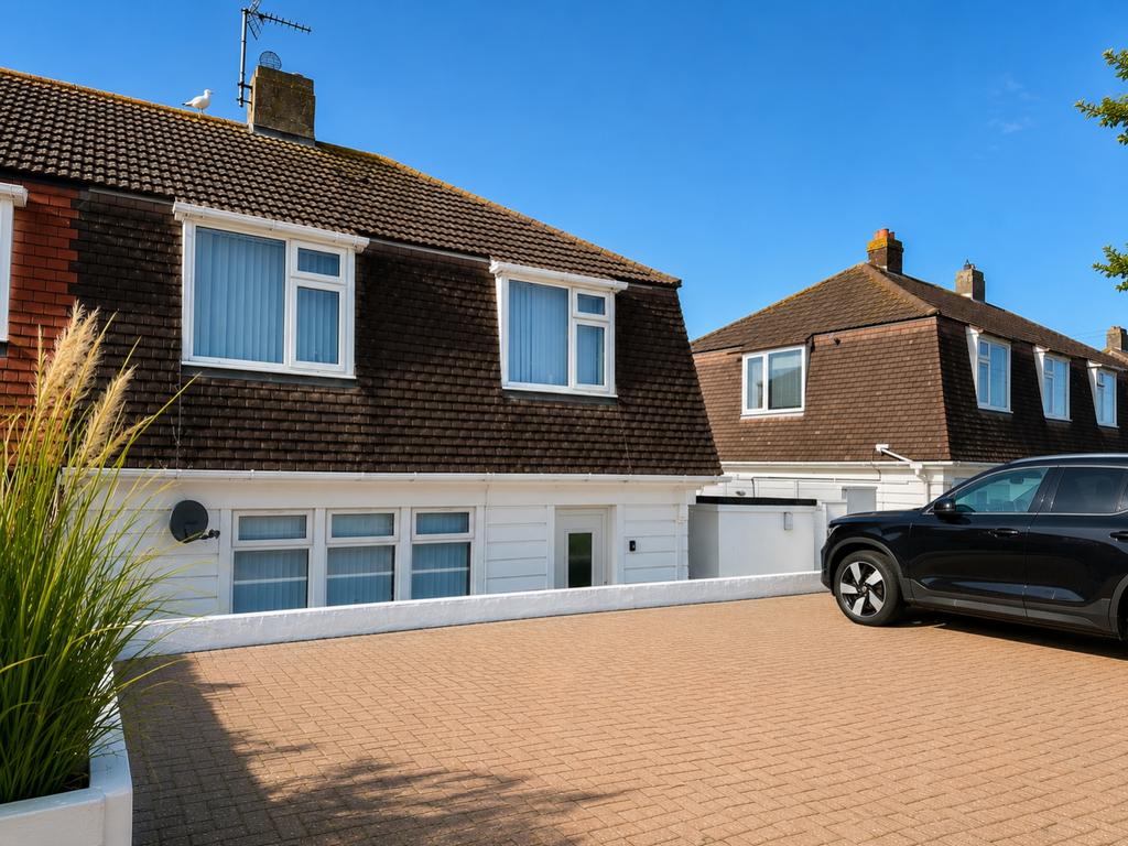 4 bedroom semi-detached house for sale