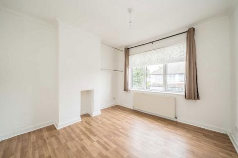 4 bedroom terraced house to rent, Berne Road, Thornton Heath