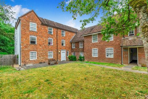 3 bedroom flat for sale, Clatford Manor, Andover, SP11
