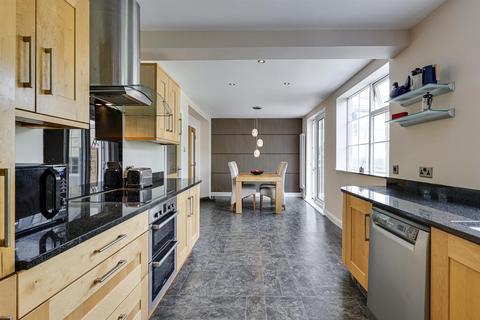 5 bedroom detached house for sale, Chiltern Drive, Mirfield WF14