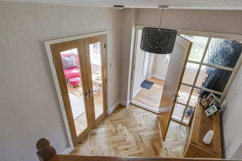 5 bedroom detached house for sale, Chiltern Drive, Mirfield WF14