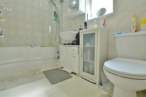 4 bedroom end of terrace house for sale, Waterbeach Road, Slough
