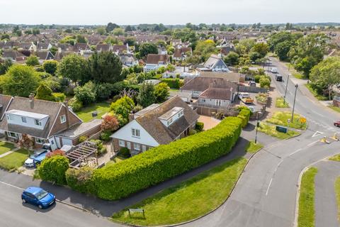 4 bedroom chalet for sale, Pryors Lane, Aldwick, Bognor Regis