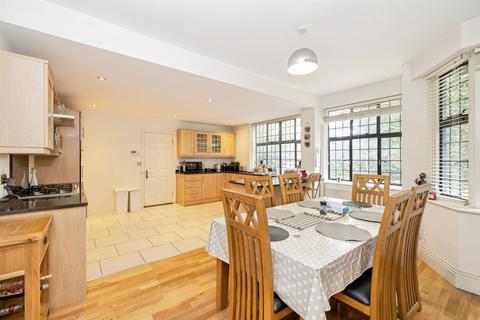 5 bedroom detached house for sale, Hempstead Road, Watford