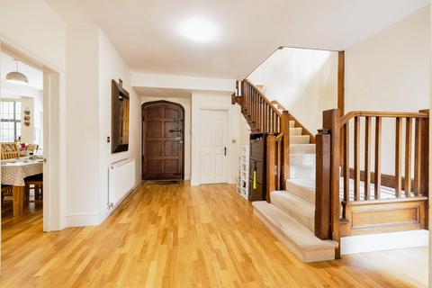 5 bedroom detached house for sale, Hempstead Road, Watford