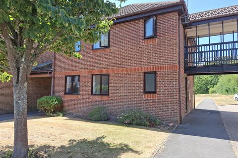 2 bedroom flat for sale, Sandringham Road, Petersfield.