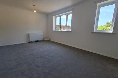 2 bedroom flat for sale, Sandringham Road, Petersfield.