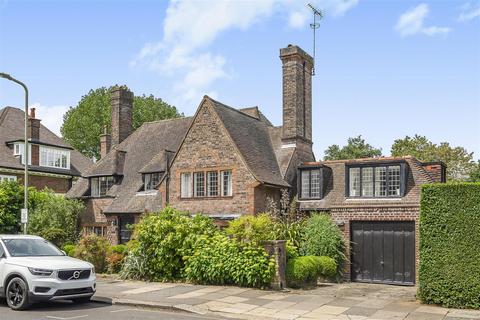 Wellgarth Road, Hampstead Garden Suburb, NW11
