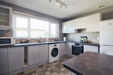 2 bedroom ground floor flat for sale, Minehead Avenue, Sully, Penarth