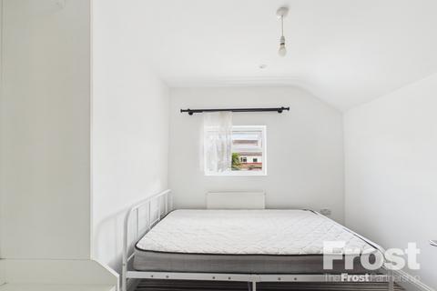 1 bedroom property to rent, Staines Road, Feltham, TW14