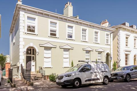 3 bedroom flat for sale, Montpellier Grove, Cheltenham, Gloucestershire GL50