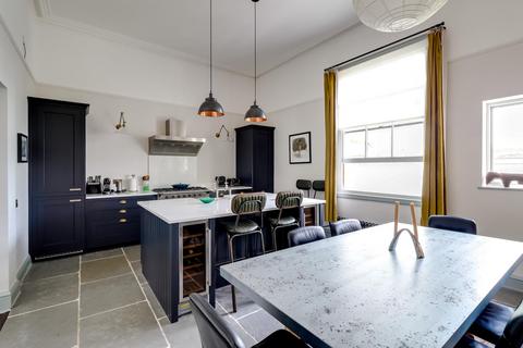 3 bedroom flat for sale, Montpellier Grove, Cheltenham, Gloucestershire GL50