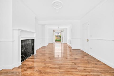 3 bedroom house to rent, Eton Road, Ilford