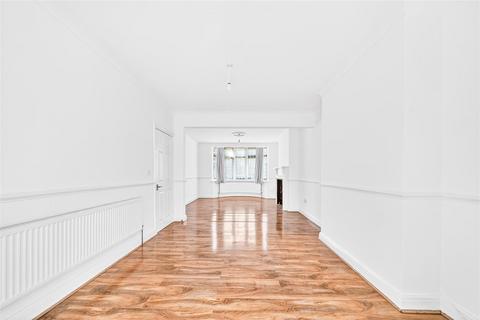 3 bedroom house to rent, Eton Road, Ilford