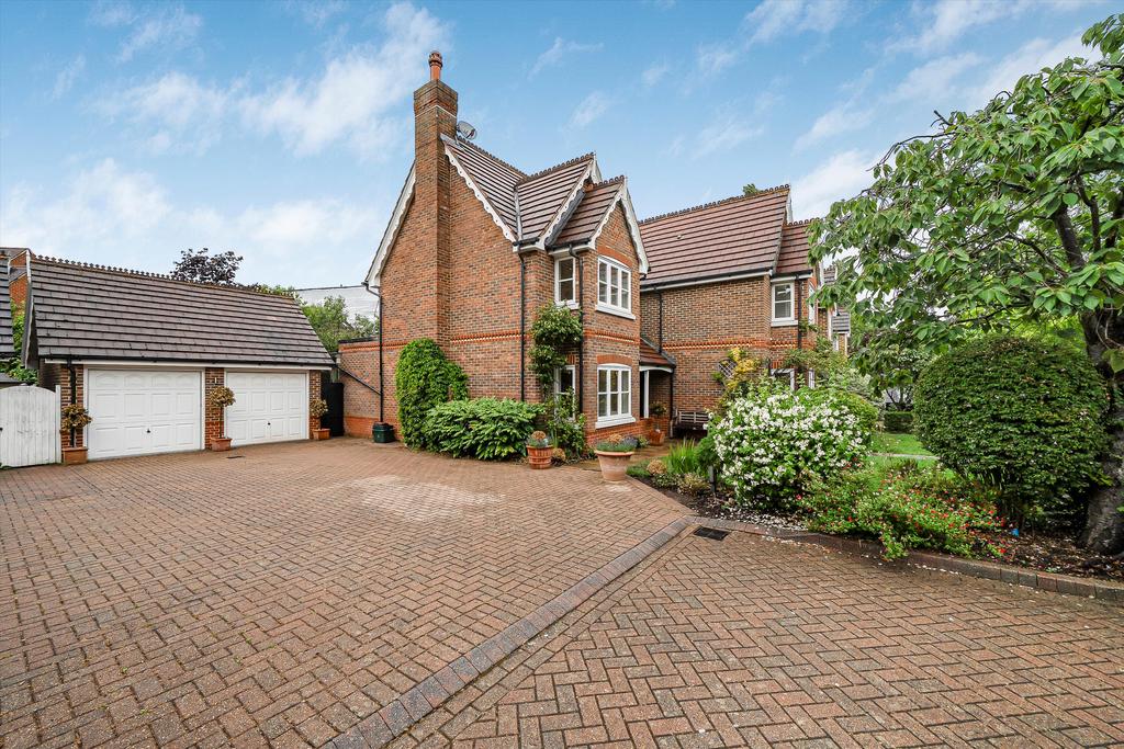 Detached house exterior, driveway, garage