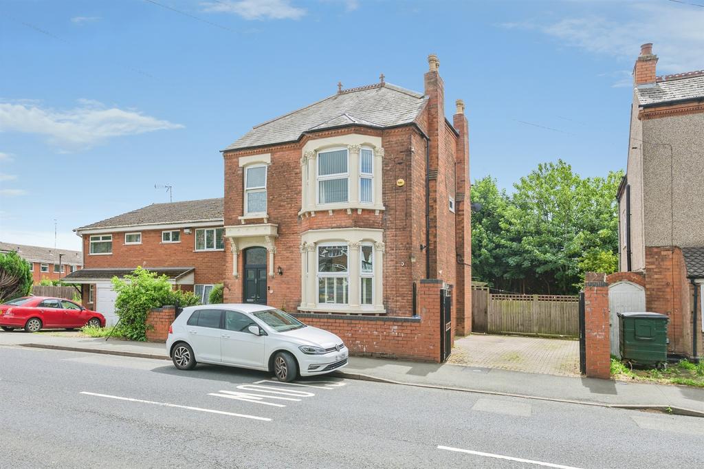 5 bedroom detached house for sale