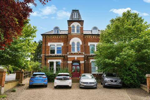 Birdhurst Road, South Croydon, CR2