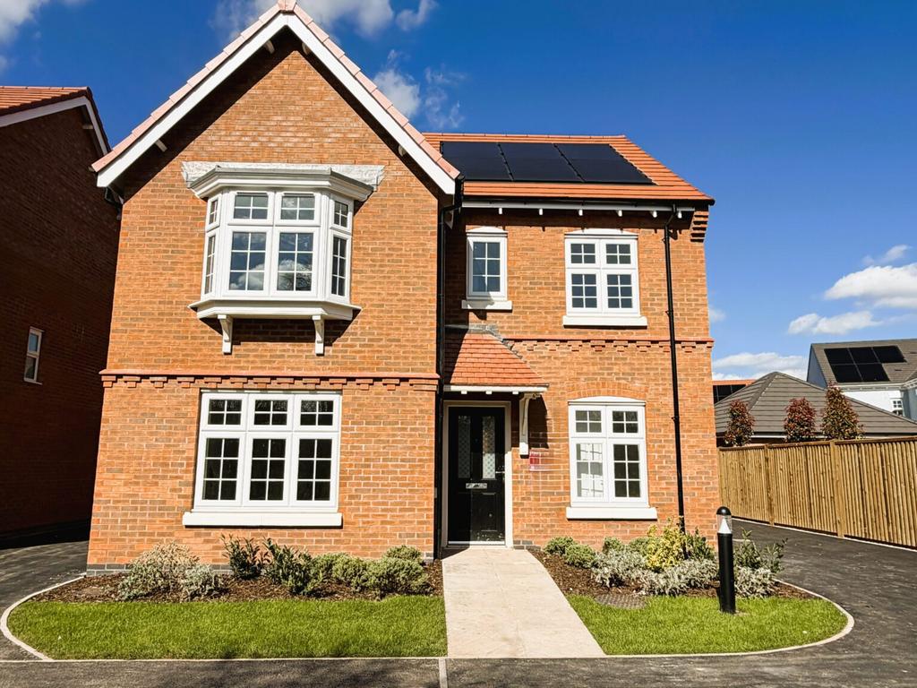4 bedroom detached house for sale