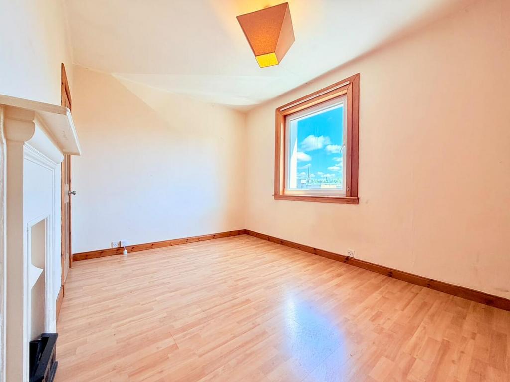 Bedroom, fireplace
