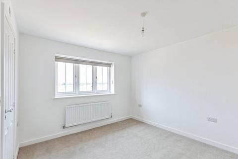 3 bedroom detached house to rent, Sickle Drive, Wellingborough, Northamptonshire, NN8